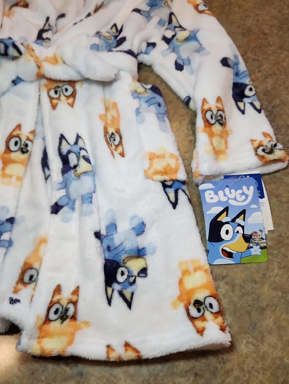 Bluey Plush Robe - Picture 3 of 8